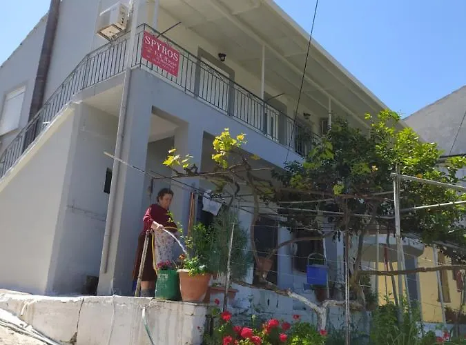 Spiros Full House In * Marathias