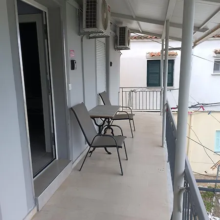 Apartment Spiros Full House In